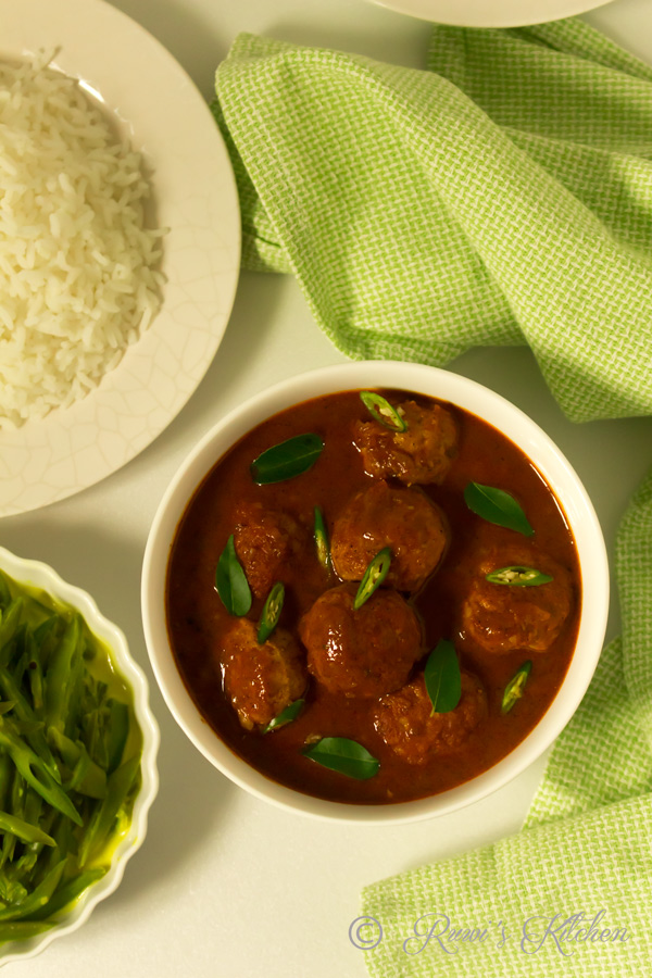 Chicken meatball curry