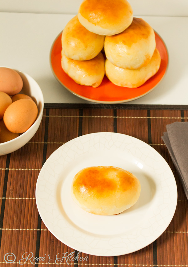 These delicious Sri Lankan Egg and Seeni Sambol Buns are soft, fluffy and filled with spicy caramelized onions and hard-boiled eggs. Excellent for breakfast, snack, Lunchboxes, and picnics.