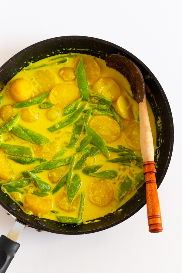 Sri lankan potato green bean curry