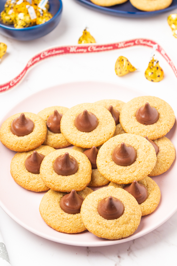 Almond cookies