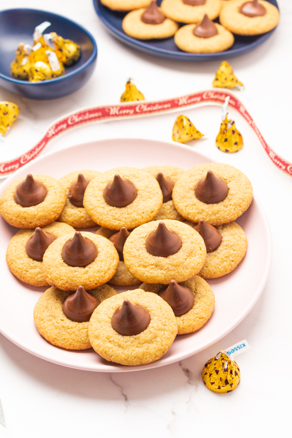 Almond kisses cookies